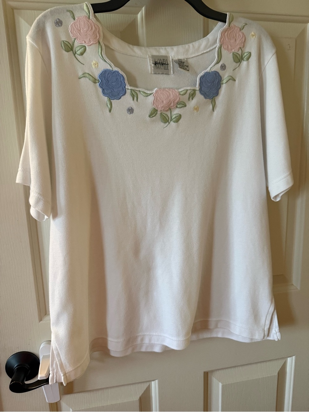 jason maxwell White Short-Sleeve Scoop Neck Tee with Pink & Blue Floral Appliqué